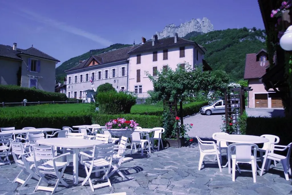 Hotel Logis La Charpenterie à Talloires