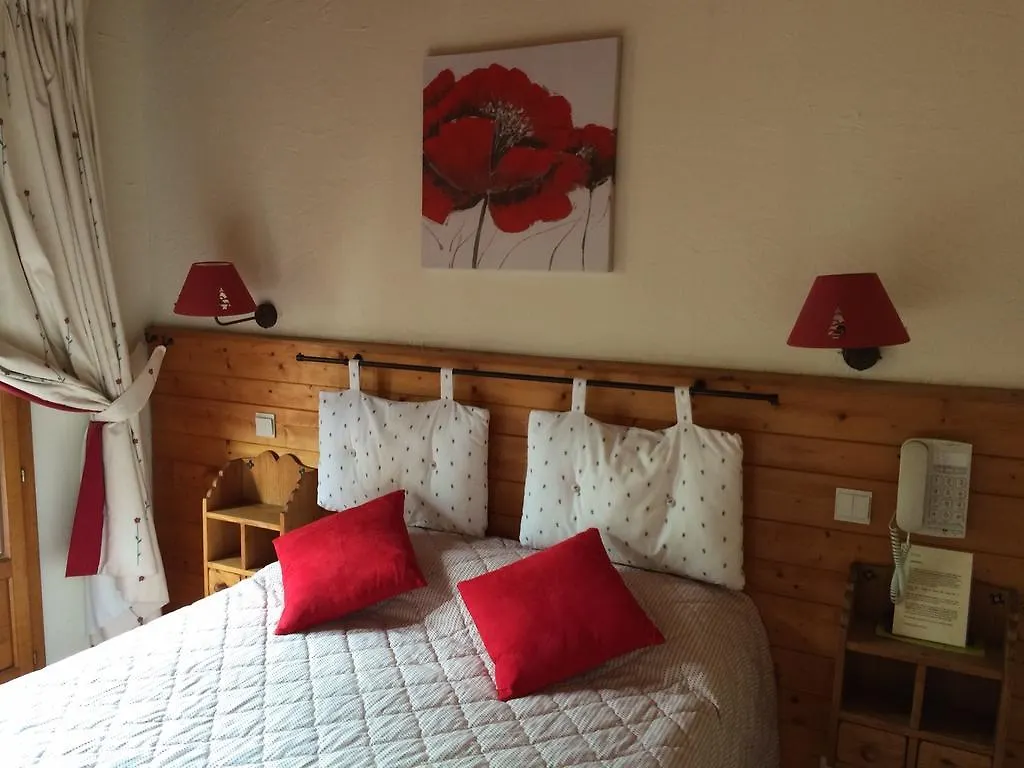 Hotel Logis La Charpenterie à Talloires