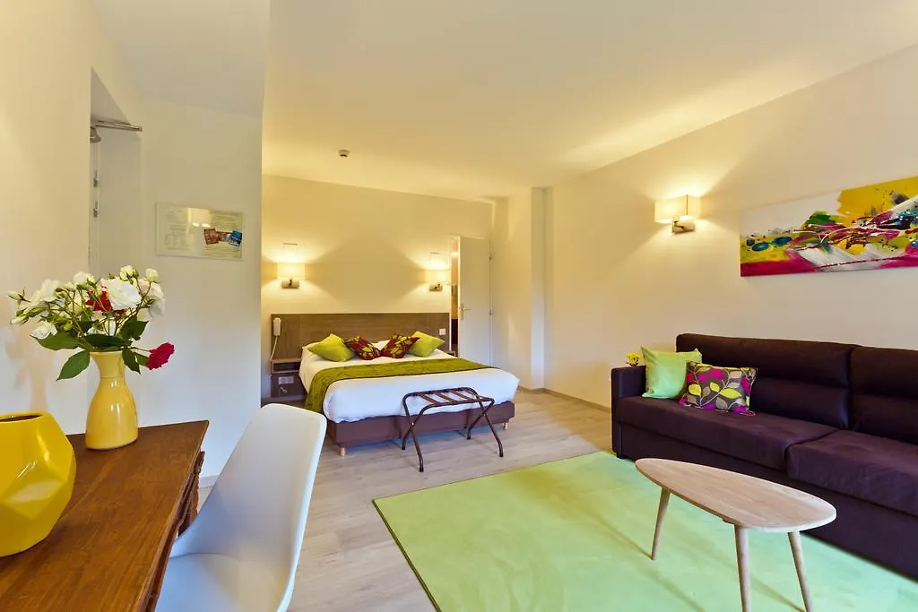Hotel Logis La Charpenterie à Talloires
