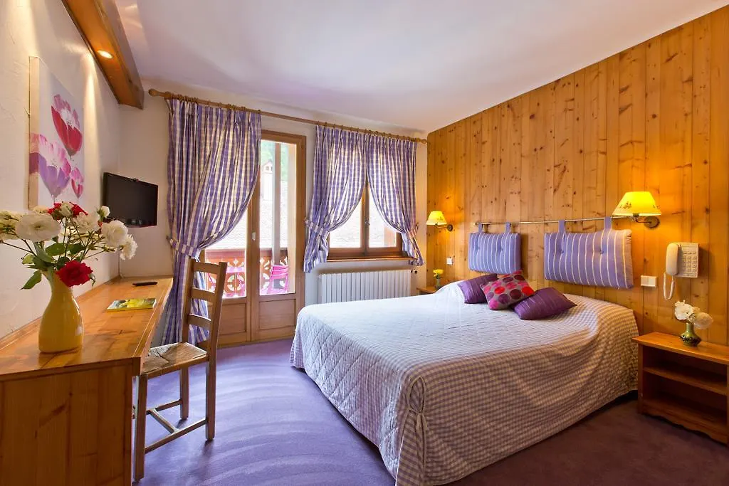 Hotel Logis La Charpenterie à Talloires