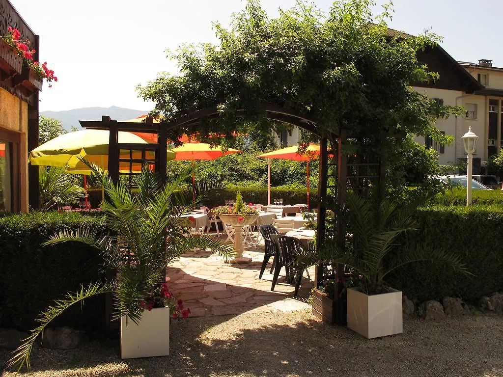 Hotel Logis La Charpenterie Talloires 3*,